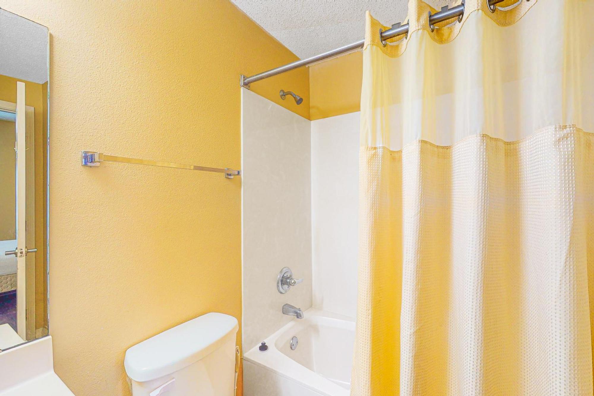Summerwind Navarre Room photo